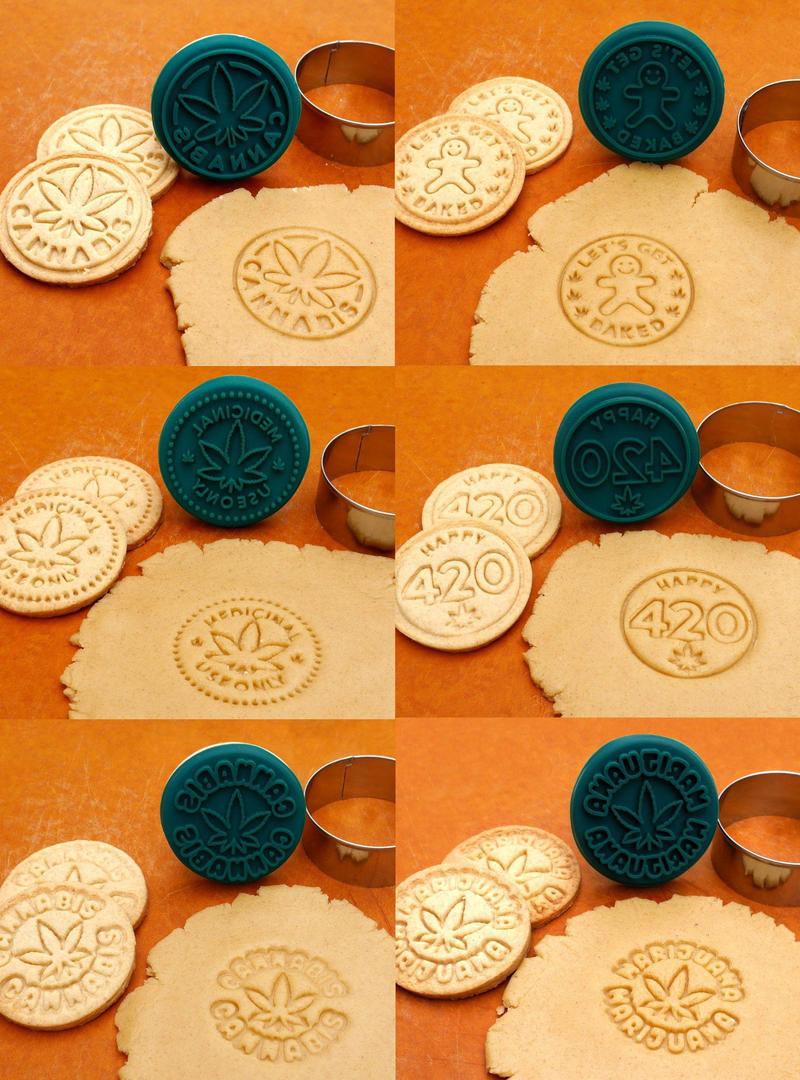 Trade Shop - Mini Stampi Per Budini Dolci Set Da 12pezzi In Acciaio Trade Shop - Mini Stampi Per Budini Dolci Set Da 12pezzi In Acciaio